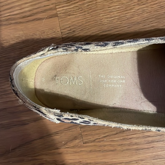TOMS leopard print slide-on platform flats/sneakers - Picture 5 of 12